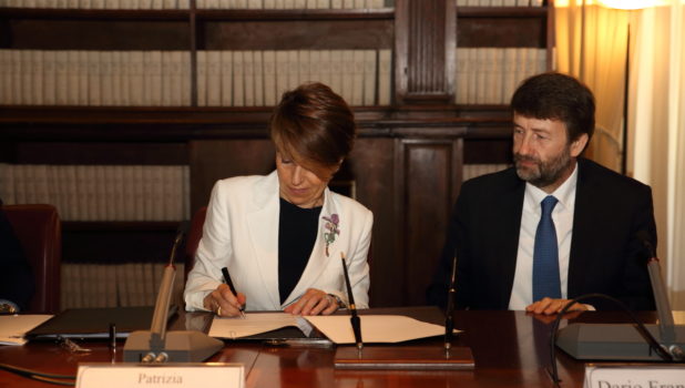 Foto firma-del-Protocollo con MIBACT